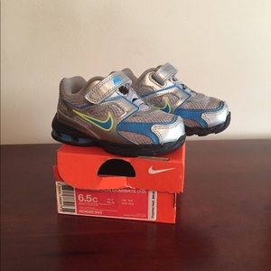 Nike toddler tennis shoes 6.5